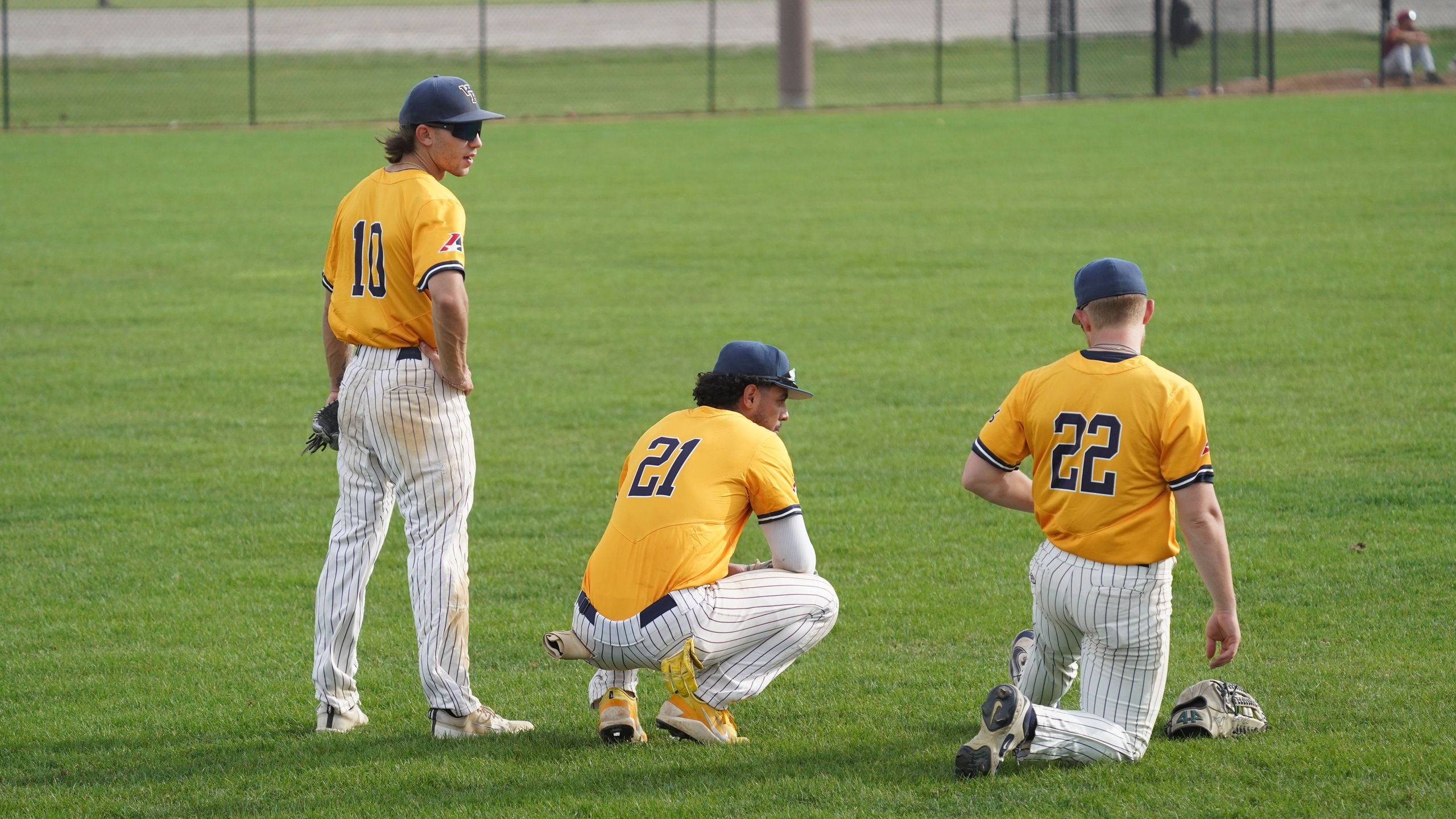 Statesmen Close Out Season With Split
