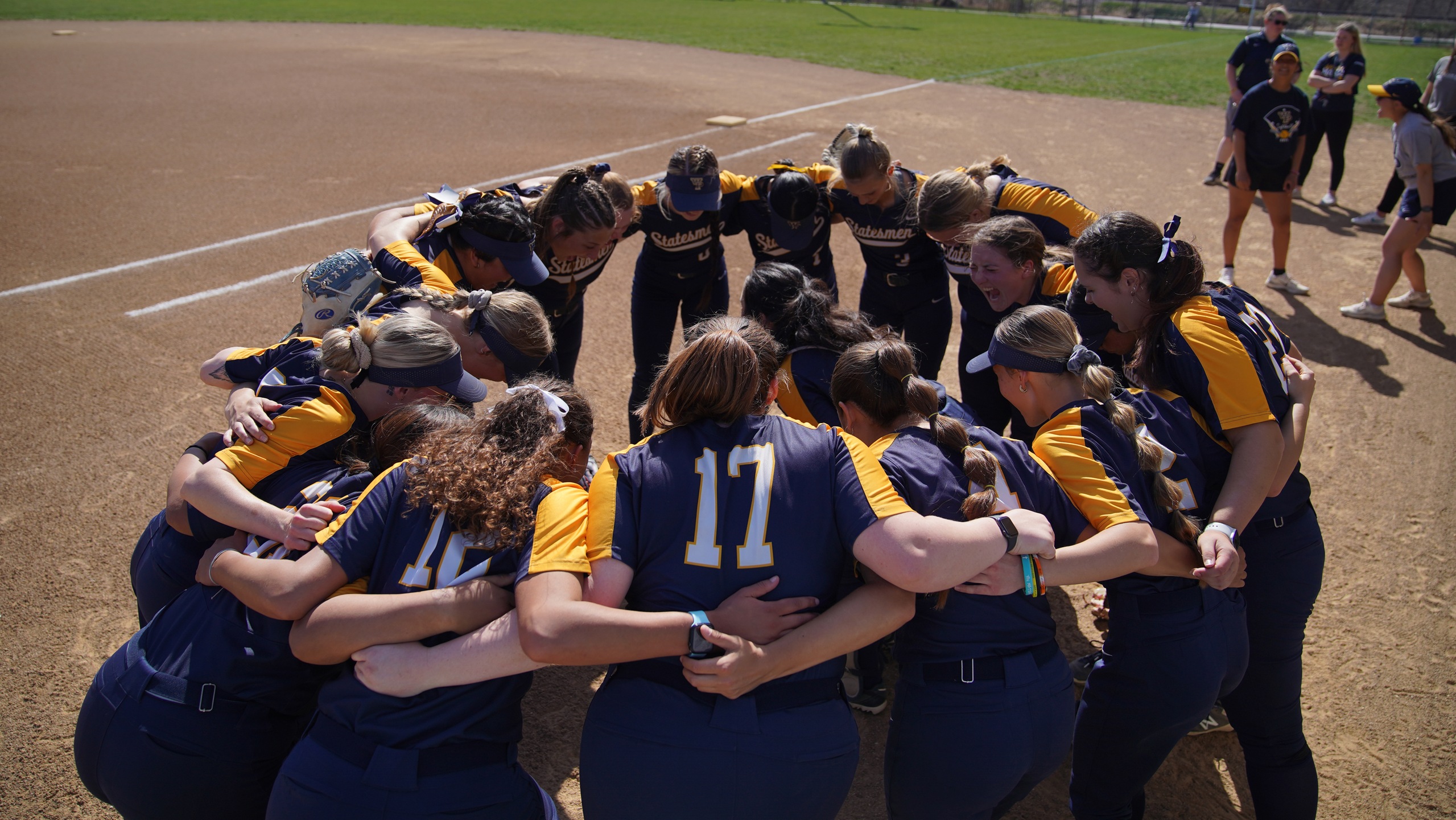 WPU Drops Pair of Games on the Road
