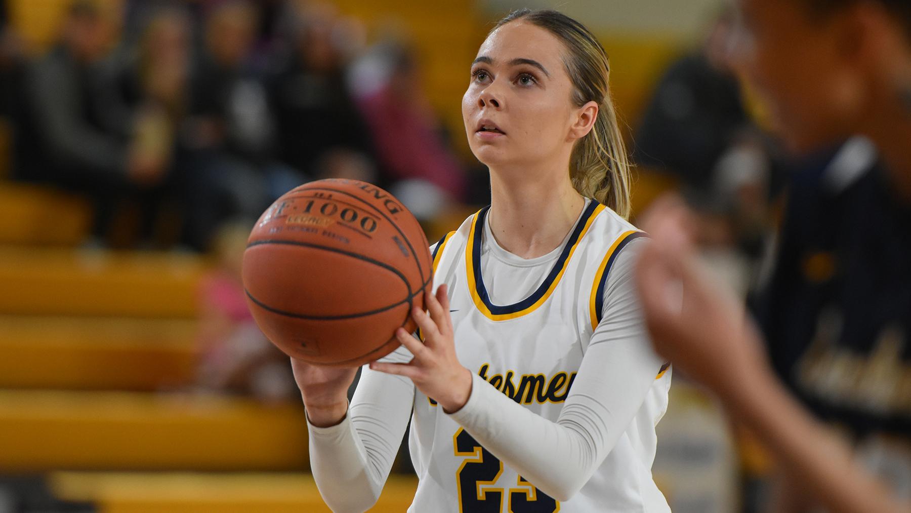 WPU Struggles in First Half in Loss to Pioneers